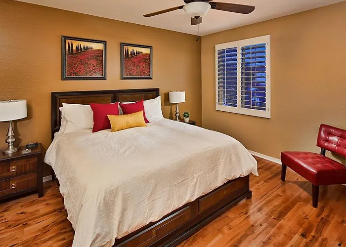 Prime Location, Heated Pool, Hot Tub, Fire Pit, Bbq, *