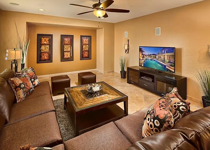 Holiday home Prime Location, Heated Pool, Hot Tub, Fire Pit, Bbq, Phoenix